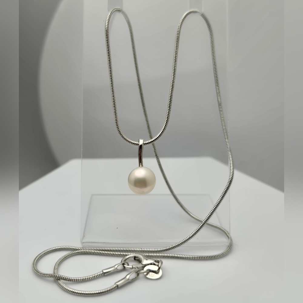 Pearl White Pearl Pendant Necklace with Silver Chain
